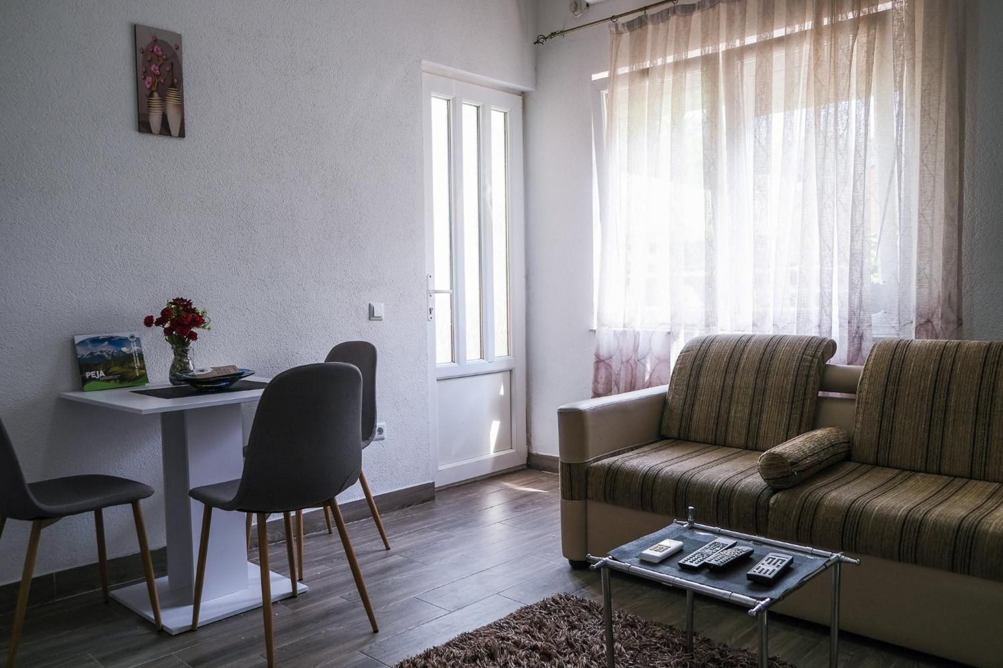 Cozy Spacious Apartment Peja Exteriör bild