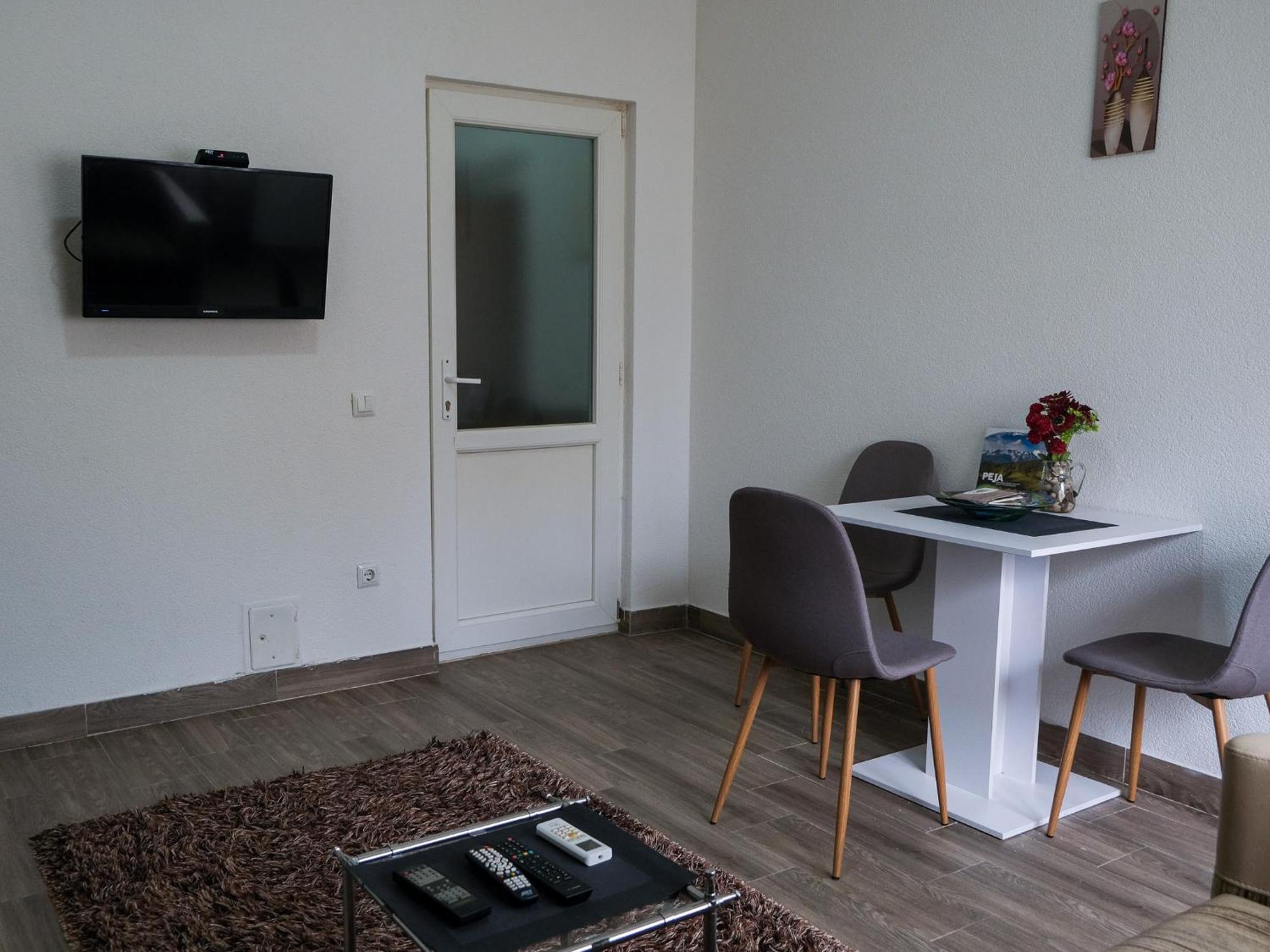 Cozy Spacious Apartment Peja Exteriör bild